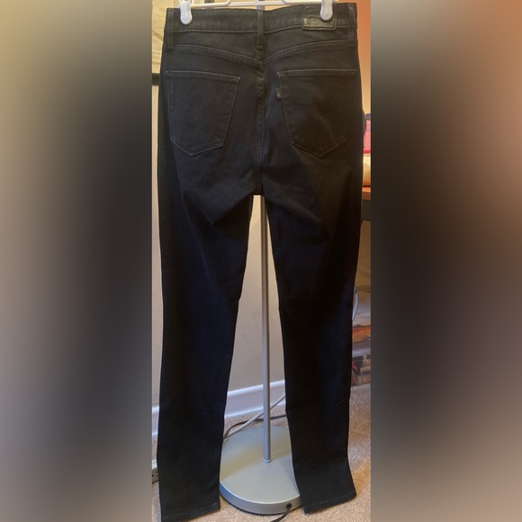 Levi’s 721 Black High Rise Skinny Women’s Jean in 28 Waist and 30 Length - Picture 5 of 9